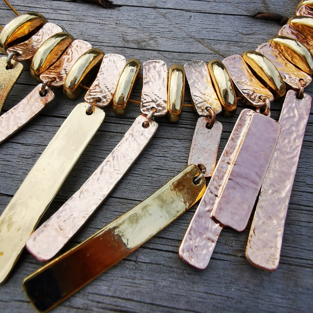 Elegant Gold and Silver Necklace - Picture 5 of 10